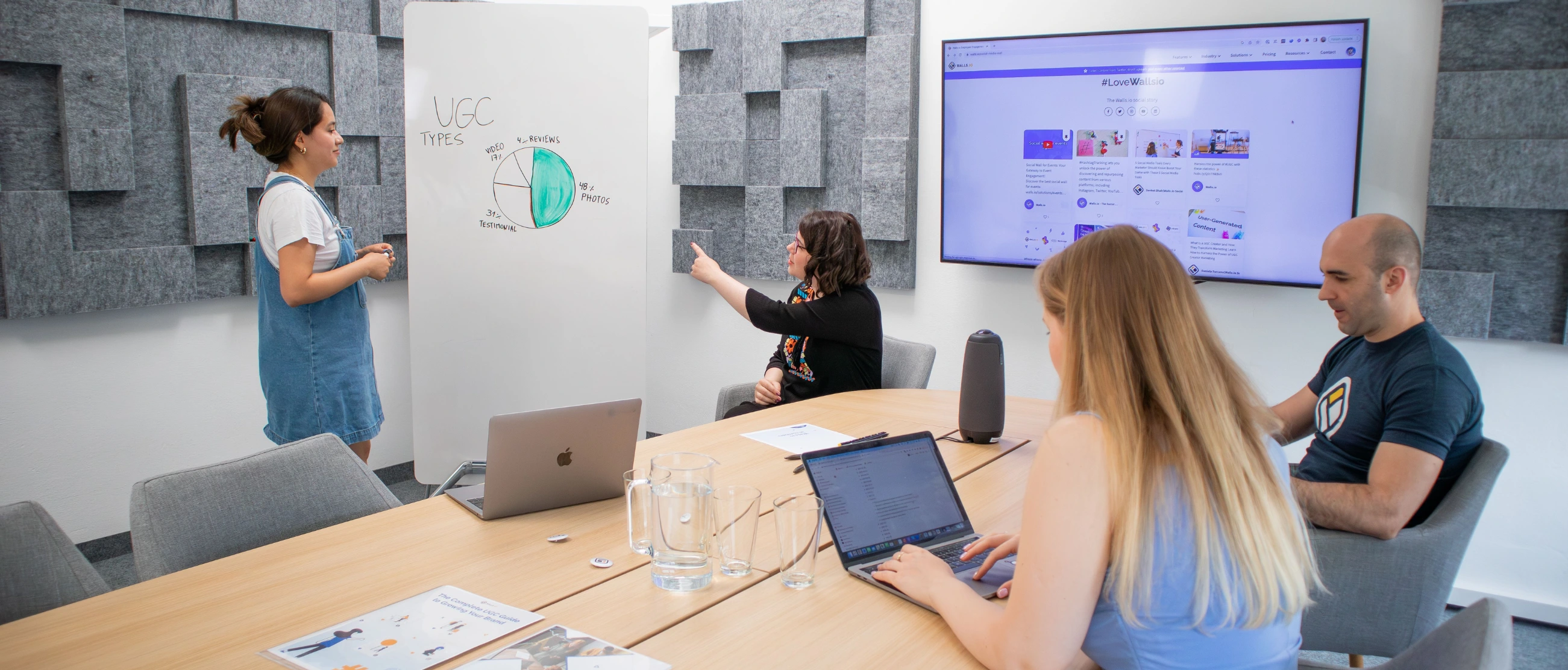 Digital marketing team developing an online business strategy